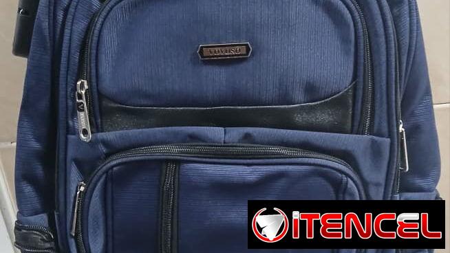 Mochilas maletas. Tienen las dos opciones. Super material. y las otras son mochilas nada más. super material igual   Pre