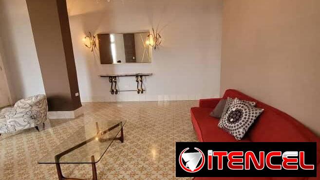 🏠 Apartamento en Vedado – Edificio