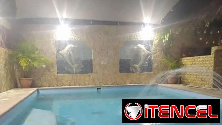 Renta con piscina, 5 habitaciones climatizadas+53 52 46 36 51 a 1  cuadra del mar , PANELES SOLARES