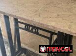 Mesa de mármol con base de máquina de coser