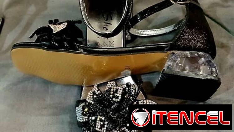 Zapatos de niña. Elegantes zapatos para las princesas de casa.