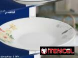 Platos blancos, hondos, de porcelana