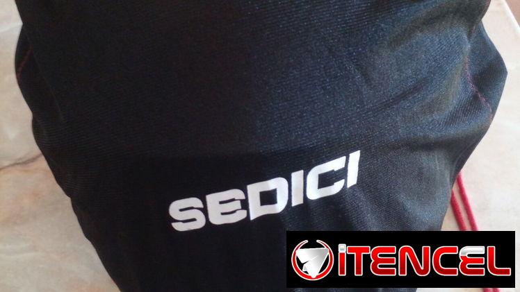 CASCO INTEGRAL PARA MOTOS, CON MICA DE REPUESTO Y SPRAYS DE LIMPIEZA, DE USO , INTERESADOS 52151157