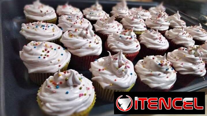 Panquecitos 🧁de vainilla rellenos de guayaba o fanguito según su preferencia.