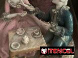 Figura porcelana antigua (sello azul)