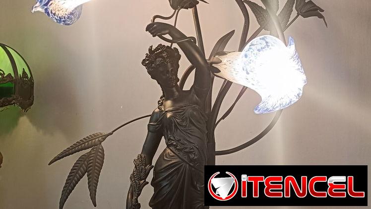 Bellísima lámpara de mesa Galatea