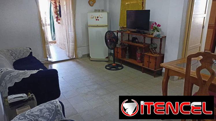 Se alquila apartamento 2 cuartos Habana Vieja bien ubicado construcción capitalista buen estado 300 dólares al mes