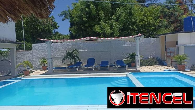 Piscina con recirculación y jacuzzi en renta  ,Playa de Guanabo +53 52463651 , 10 cuadras del mar , Y