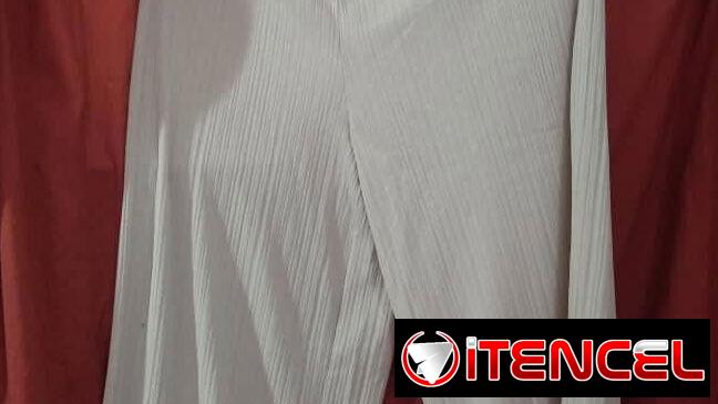 Pantaloneta de color beige