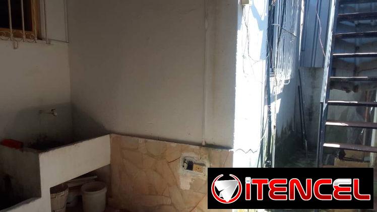 CASA CON TERRAZA Y AZOTEA!!