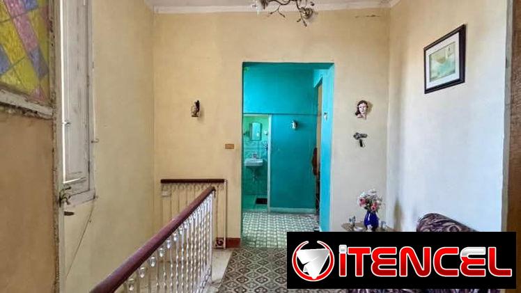 BIPLANTA DE ESQUINA EN SANTOS SUÁREZ! (3 HABITACIONES + 2 BAÑOS !!!