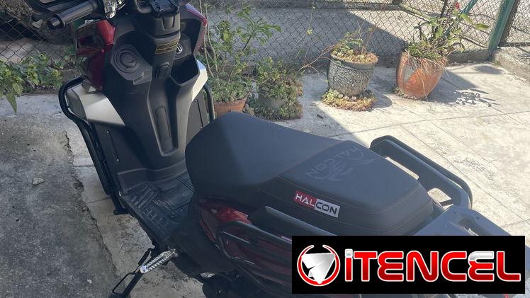 Moto 4 tiempo automática scooter150 cc con chapa nueva