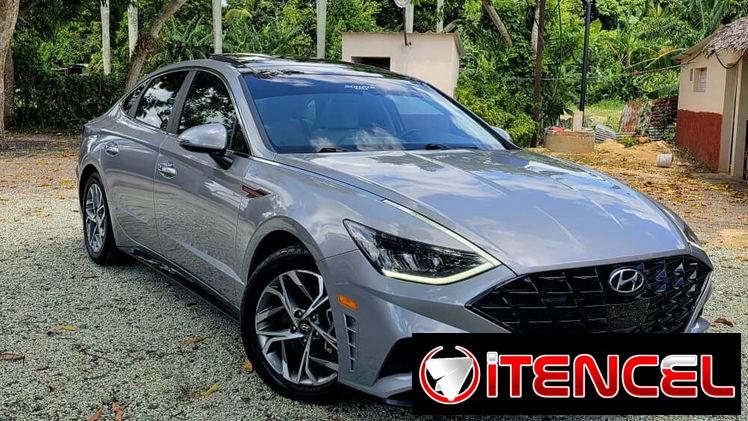 Vendo o negocio  yhunday Sonata 2023 Limited con techo de crsital motor 2.5