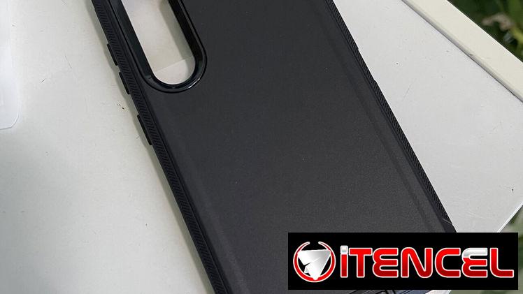 Forro negro de 3 piezas con alta protección anticaidas (militar)para iPhone y Samsung gama alta.
