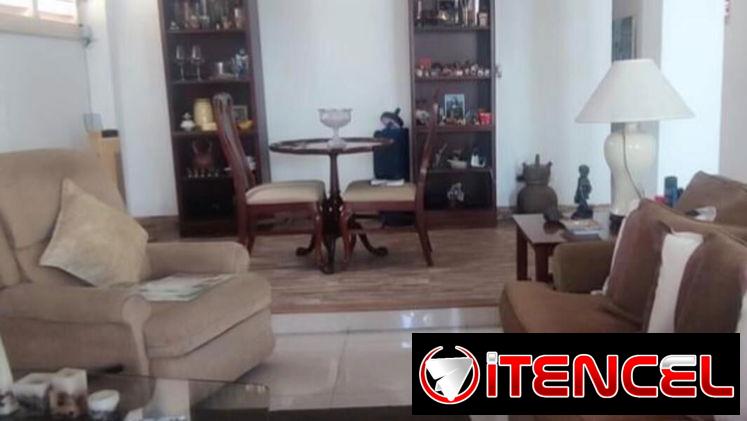 Apartamento en el Vedado 3 cuartos y medio y 3 baños. Todo en óptimo estado