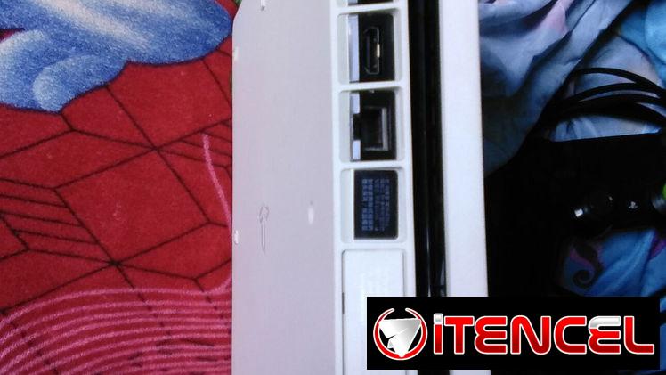 Se vende Play 4 en 200 usd