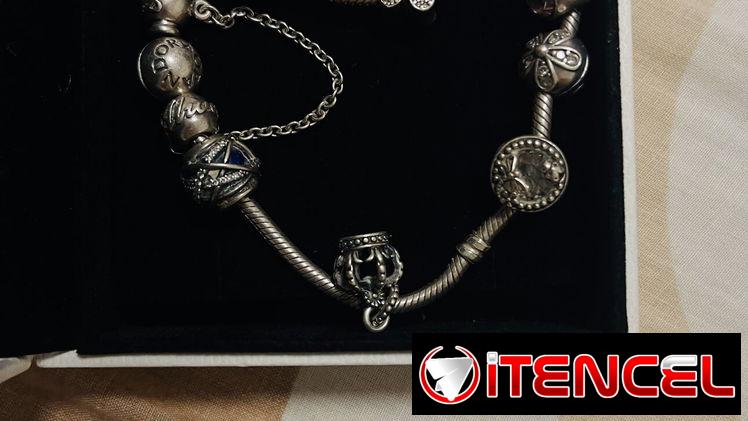 Dijes (Pendientes, Charms) de Pandora, Originales Auténticos, Colección: Pandora Moments, Año: 2017