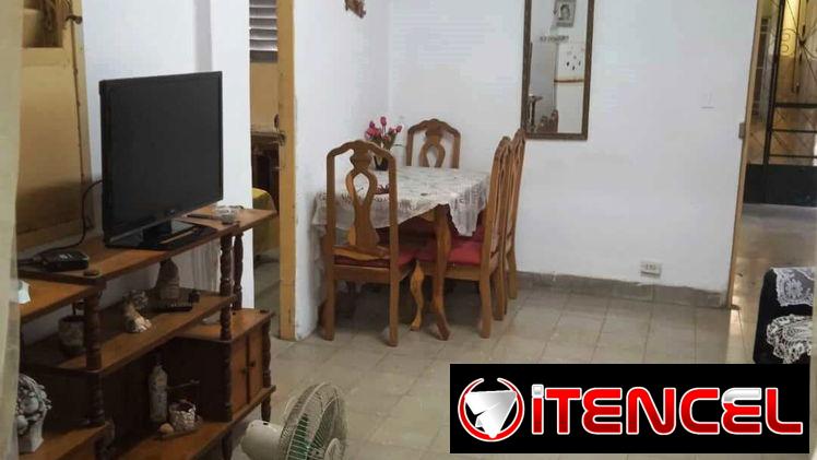 ALQUILO APTO DE 2 CUARTOS EN LA HABANA VIEJA MUY BUEN ESTADO Y BIEN UBICADO  EN 300 USD AL MES.
