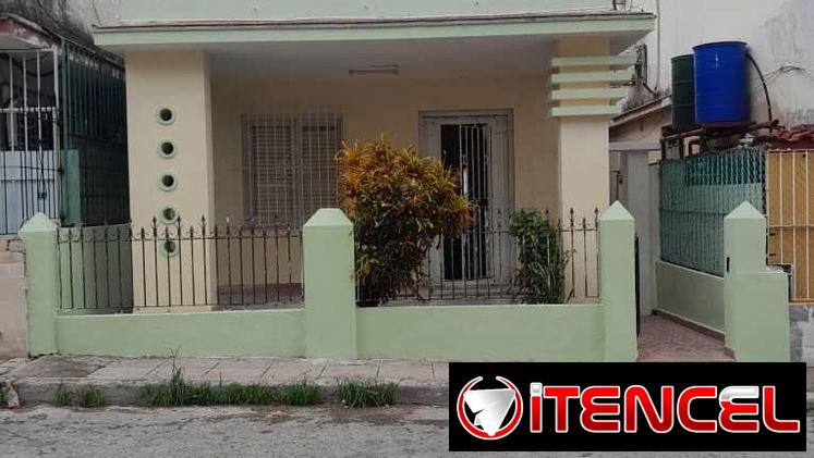 Venta de casa independiente en playa por 62 y 64