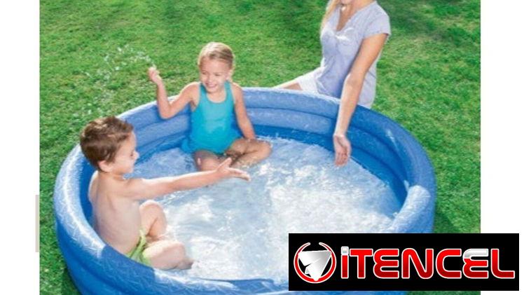 Salvavidas y piscina para niños