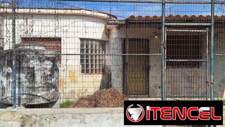 Casa 4/4.cerca del mar.nesecita reparación. Guanabo