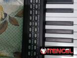 200 USD, Zelle o Cup al cambio. Piano plegable de 88 teclas, con sus accesorios (cargador y cable) tiene batería incluid