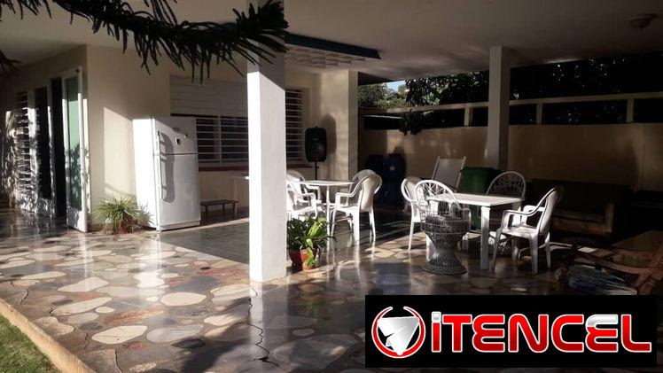 Renta con piscina grande en el reparto Siboney para PASADIAS +53 52463651