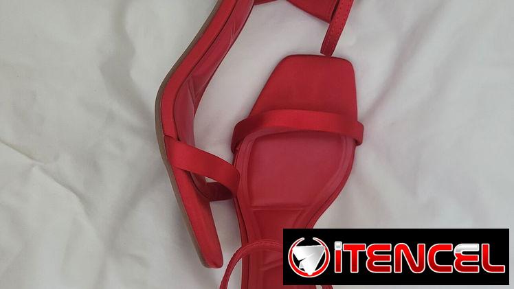 Zapatos rojos de tacón alto