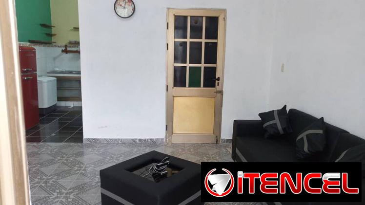 VEDADO 25 Y PRESIDENTE ALQUILO APARTAMENTO DE DOS HABITACIONES  NO SE VA LA CORRIENTE, TERRAZA.
