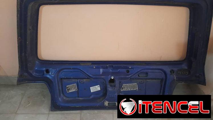 Tapa trasera de maletero de FIAT UNO