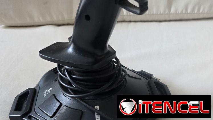 Joystick Logitech Attacks 3