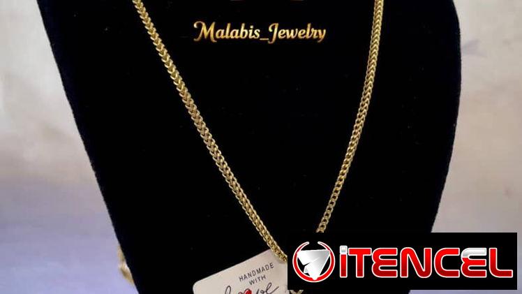 Prendas de oro, cadenas, todo con autenticidad