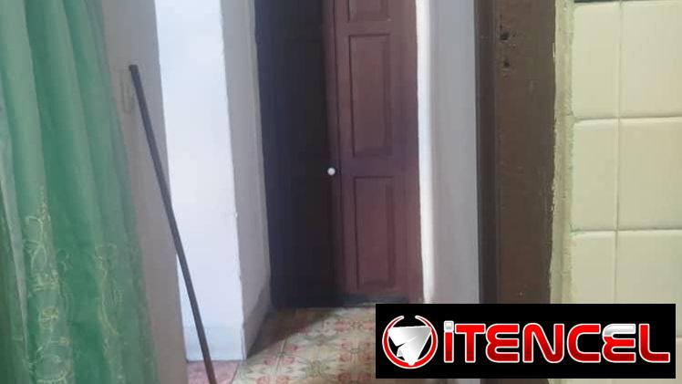 SE VENDE O SE PERMUTA APTO EN C.Habana EN CALLE LEALTAD A UNAS CUADRAS DEL AMEIJEIRAS*