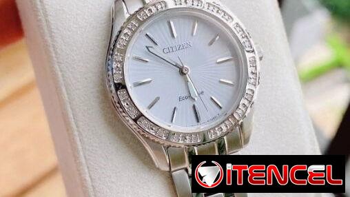 RELOJ CITIZEN ECODRIVE CARINA CON ESFERA BLANCA (EM0240-56A) DE MUJER , 29MM EN ACERO INOXIDABLE , A ESTRENAR  58049738