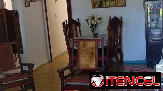 Apartamento de 2 Cuartos en 1er Piso en Edificio Microbrigada en Casino Deportivo !!!