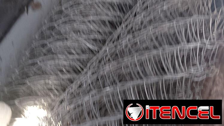 Cerca pirle galvanizadas y alambre