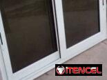 Puertas y ventanas y bajos de meseta