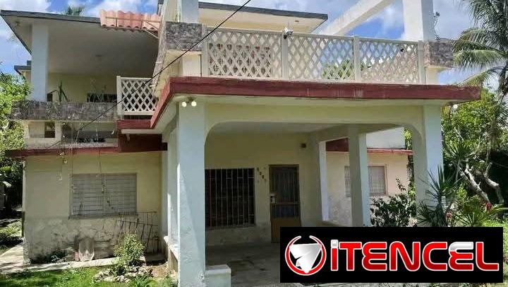 G-746 En venta espaciosa casa con vista directa al mar en Cojimar