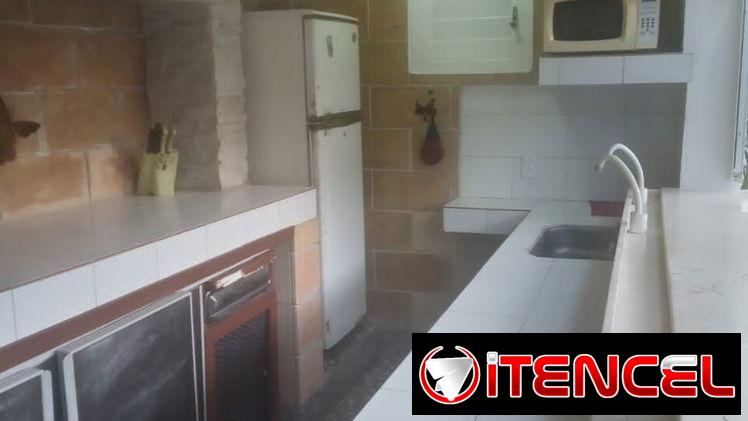 Se renta casa de tres habitaciones con piscina en altura de Boca Ciega. 58858577.