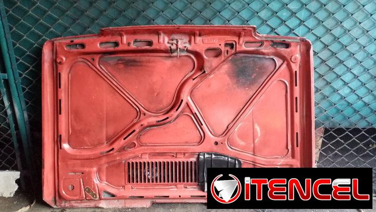 Capó de seat en muy buen estado con sus detalles. 52901568 WhatsApp