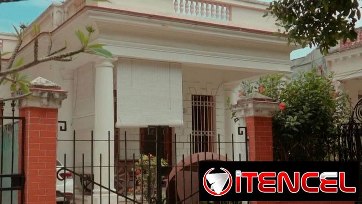 Hermosa Casa en el Vedado Próximo a las Avenidas 23 y Av Paseo