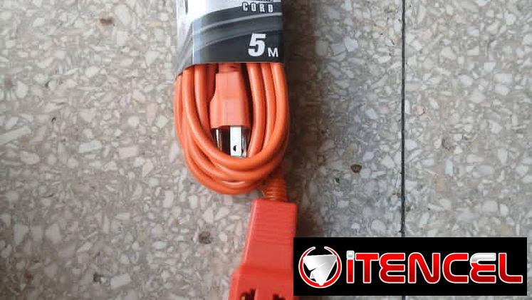 Extensión eléctrica de 3 tomas y 5 metros de largo 📩54528402《Whatsapp》$5000 CUP 🏠Santiago de Cuba.