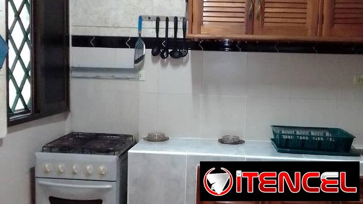 SE RENTA APTO PRIVADO A 3 CUADRAS DE LA PLAYA DE GUANABO.58858577