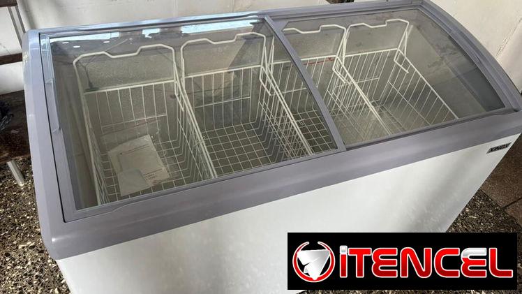 Se vende Nevera exhibidora horizontal 13 pies para mercado
