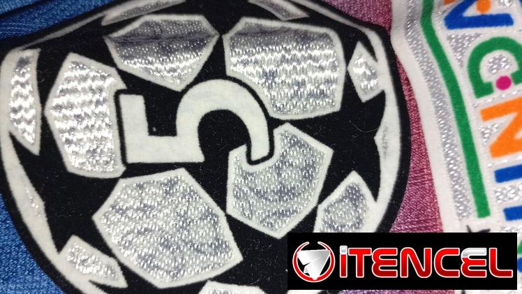 Camisa del FC Barcelona versión de local equipación roja y azul . temporada actual 25/26 .Talla L