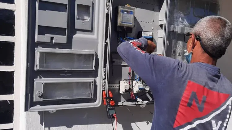 Años de experiencia como técnico en equipos de clima. Seriedad y garantía en montaje,mantenimiento y otros 52966031