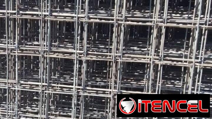 Mallas electrosoldada criollas 3×2 huecos 20×20 picada   a la mitad   en 2 pedazos  de 3×2 cada pedazo  vale  12500