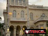 Lujo de residencia con piscina en alquiler