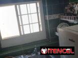 Vacaciones frente al mar, respira la brisa marina desde la comodidad de tu cama.