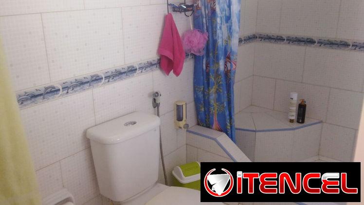 75 mil USD con todo. Casa de 5 cuartos y 3 baños en Plaza de la Rev.